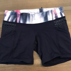 Lululemon Dart and Dash short in indigo size 8